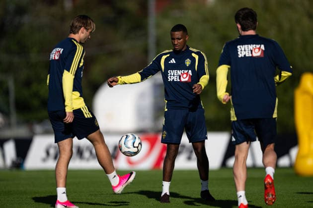 260927 Benjamin Nygren and Paulos Abraham of the Swedish men s national football team at a training session on September 27, 2026 in Stockholm. Photo: Emma Wallskog BILDBYRAN kod EW EW0711 fotboll football soccer fotball nations league uefa nations league träning practice training sverige sweden sverige a bbeng Copyright: EMMAxWALLSKOG BB260927EW042