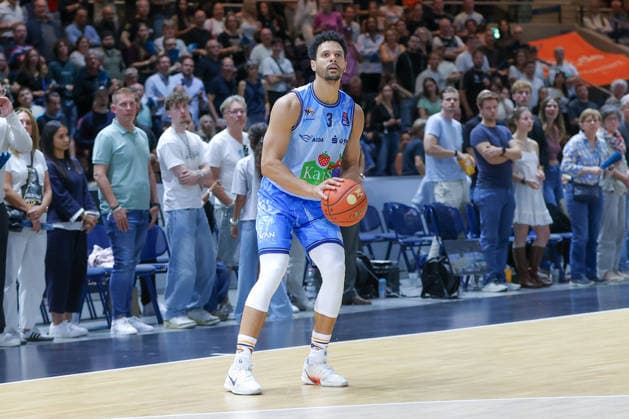27.09.2026, xgox, Basketball - easyCredit BBL, Basketball Loewen Braunschweig - Rostock Seawolves emspor, v.l. Dominic Lockhart (Rostock, 3) am Ball, plays the ball Braunschweig
