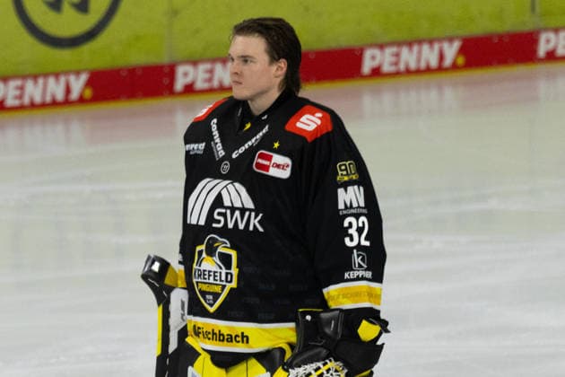 Krefeld, Deutschland 27. September 2026: PENNY DEL - 2026 2027 - Sp. 4 - Krefeld Pinguine gegen Schwenninger Wild Wings Im Bild: Torhüter Juha Jatkola (Krefeld) YAYLA ARENA Nordrhein Westfalen Copyright: xFotostandx xGoertzx