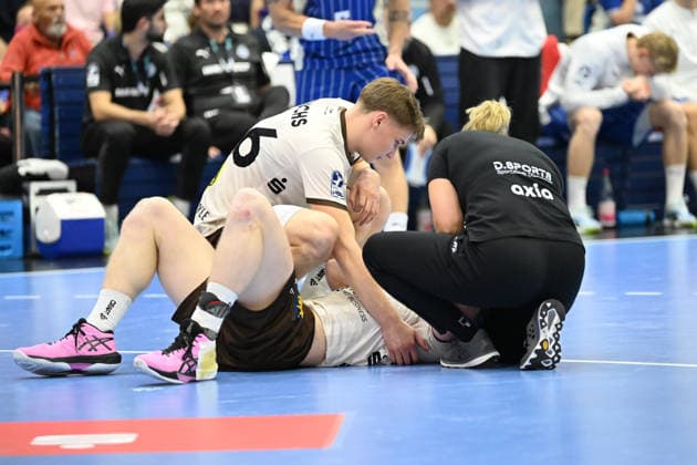 27.09.2026,GER, Handball, Herren, Opel HBL, Saison 2026 2027, 6. Spieltag, VfL Gummersbach vs. Bergischer HC Johannes Wasielewski (BHC 77), ist verletzt Schmerzen Verletzung, DFB DFL regulations prohibit any use of photographs as image sequences and or quasi-video Gummersbach SCHWALBE arena NRW Deutschland Germany Copyright: xNordphoto Meuterx