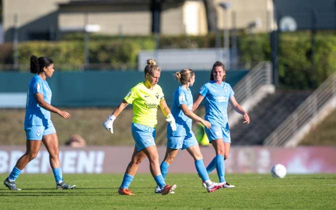 Fußball, Frauen, Saison 2026 2027, DFB-Pokal (1. Runde), FC Viktoria 89 Berlin - Bayer Leverkusen, Feldspielerin Sarah Stöckmann (FC Viktoria 1889 Berlin) ging für die verletzte Torfrau Michele Tschudin (nicht im Bild, FC Viktoria 1889 Berlin) ins Tor, 27.09. 2026, Copyright: xMatthiasxKochx
