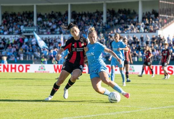 Fußball, Frauen, Saison 2026 2027, DFB-Pokal (1. Runde), FC Viktoria 89 Berlin - Bayer Leverkusen, v. l. Lumbardha Misini (Bayer 04 Leverkusen), Maja Wasiak (FC Viktoria 1889 Berlin), 27.09. 2026, Copyright: xMatthiasxKochx