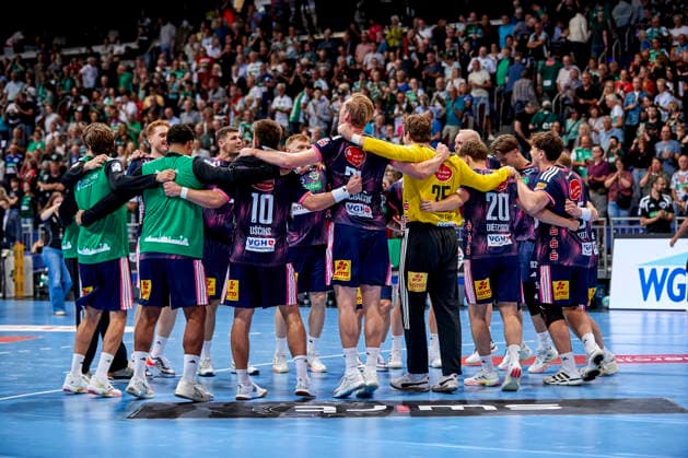 TSV Hannover-Burgdorf Sieg Jubel Teamkreis Tanz TSV Hannover-Burgdorf - vs. FRISCH AUF Goeppingen, Handball Bundesliga, HBL, Saison 2026 2027 27.09.2026 -Pressefoto Jan-Frederic Helbig TSV Hannover-Burgdorf - vs. FRISCH AUF Goeppingen, Handball Bundesliga, HBL, ZAG Arena, Opel Handball-Bundesliga, Saison 2026 2027, 27.09.2026 Hannover Copyright: xEibner-Pressefoto Jan-FredericxHelbigx EP_JHG