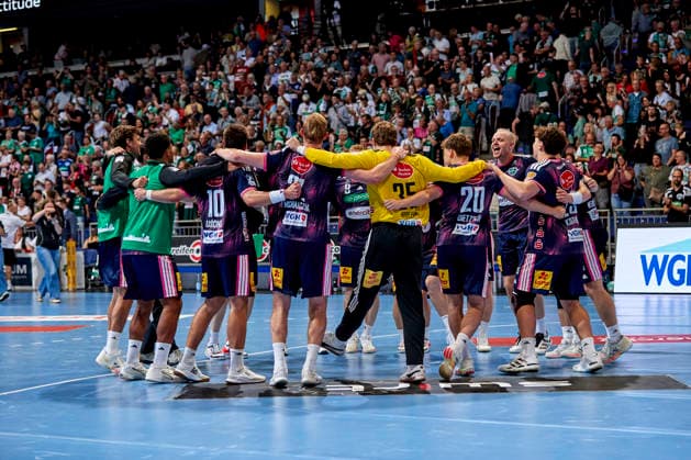 TSV Hannover-Burgdorf Sieg Jubel Teamkreis Tanz TSV Hannover-Burgdorf - vs. FRISCH AUF Goeppingen, Handball Bundesliga, HBL, Saison 2026 2027 27.09.2026 -Pressefoto Jan-Frederic Helbig TSV Hannover-Burgdorf - vs. FRISCH AUF Goeppingen, Handball Bundesliga, HBL, ZAG Arena, Opel Handball-Bundesliga, Saison 2026 2027, 27.09.2026 Hannover Copyright: xEibner-Pressefoto Jan-FredericxHelbigx EP_JHG