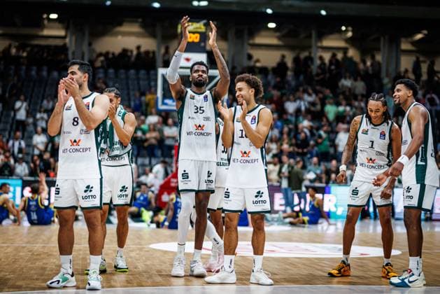 Behnam Yakhchali (Gladiators Trier), Jordan Roland (Gladiators Trier), Ejiofor Onu (Gladiators Trier), Emanuel Mpacko (Gladiators Trier), Austin Crowley (Gladiators Trier), Justin Simon (Gladiators Trier), Jubel, Freude, Emotionen Vet Concept Gladiators Trier vs Science City Jena, Basketball, easyCredit BBL, 2. Spieltag, Saison 2026 2027, 27.09.2026 Vet Concept Gladiators Trier vs Science City Jena, Basketball, easyCredit BBL, 2. Spieltag, Saison 2026 2027, 27.09.2026 Copyright: xEibnerxPressefotox EP_ANS