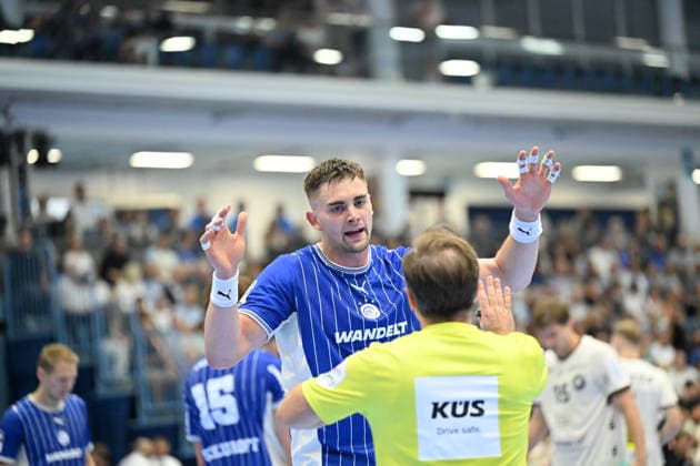 27.09.2026,GER, Handball, Herren, Opel HBL, Saison 2026 2027, 6. Spieltag, VfL Gummersbach vs. Bergischer HC Å tÄ›pan Zeman (VfL Gummersbach 66), diskutiert mit dem Schiedsrichter DFB DFL regulations prohibit any use of photographs as image sequences and or quasi-video Gummersbach SCHWALBE arena NRW Deutschland Germany Copyright: xNordphoto Meuterx