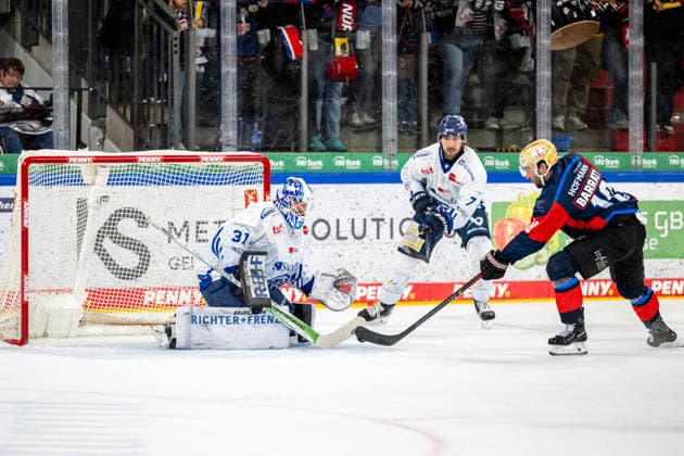 27.09.2026 - Eishockey - Saison 2026 2027 - Penny DEL - Nürnberg Ice Tigers Icetigers - Straubing Tigers - ThHa - xthxhax - Jakub Skarek (31, Straubing Tigers ) Evan Barratt (10, Nürnberg Ice Tigers, NIT )