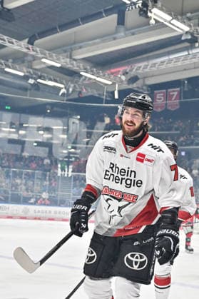 Penny DEL; Augsburger Panther - Kölner Haie, 27.09.2026 AUGSBURG, GERMANY; 27. SEPTEMBER: Jubel der Gäste nach dem Treffer zum 0-1 durch Ryan MACINNIS (Kölner Haie 77) Tor Torschuetze Freude Happy während dem Match der Penny DEL zwischen den Augsburger Panthern und den Kölner Haien am 4. Spieltag im Curt Frenzel Stadion Copyright: xBEAUTIFULxSPORTS Goldbergx