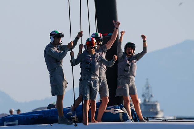 Luna Rossa™s celebrates after win the preliminary regatta match-race final of the Louis Vuitton 38th America s Cup, Naples, Italy, September 27, 2026  Copyright: xAlessandroxGarofalo LaPressex