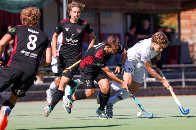 BAU 27.09.2026, Deutschland, Ludwigsburg, 2. Hockey-Bundesliga Männer: HC Ludwigsburg vs. HTC Stuttgarter Kickers , v.l. Raphael Schmidt (HCL), Jakub Holosyniuk (HTC)