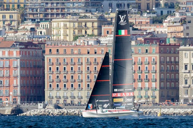 THE LOUIS VUITTON 38TH AMERICA™S CUP PRELIMINARY REGATTA, NAPLES Luna Rossa team and Emirates team New Zealand competes on the Mach race for the 38th Louis Vuitton America™s Cup in the Gulf of Naples, Campania, Italy, on September 27, 2026. The Naples preliminary regatta gives the competing teams their first opportunity to test their AC40 one-design yachts ahead of the 38th America™s Cup, which will be held in Naples in 2027. _BPH8158 Copyright: xAntonioxBalascox