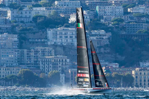 THE LOUIS VUITTON 38TH AMERICA™S CUP PRELIMINARY REGATTA, NAPLES Luna Rossa team and Emirates team New Zealand competes on the Mach race for the 38th Louis Vuitton America™s Cup in the Gulf of Naples, Campania, Italy, on September 27, 2026. The Naples preliminary regatta gives the competing teams their first opportunity to test their AC40 one-design yachts ahead of the 38th America™s Cup, which will be held in Naples in 2027. _BPH8303_1 Copyright: xAntonioxBalascox