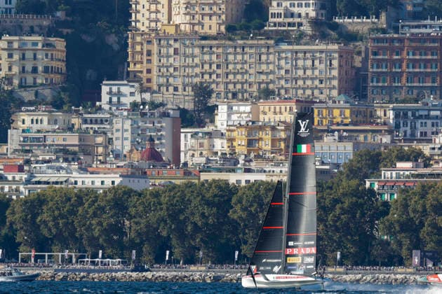 THE LOUIS VUITTON 38TH AMERICA™S CUP PRELIMINARY REGATTA, NAPLES Luna Rossa team and Emirates team New Zealand competes on the Mach race for the 38th Louis Vuitton America™s Cup in the Gulf of Naples, Campania, Italy, on September 27, 2026. The Naples preliminary regatta gives the competing teams their first opportunity to test their AC40 one-design yachts ahead of the 38th America™s Cup, which will be held in Naples in 2027. _BPH8490 Copyright: xAntonioxBalascox