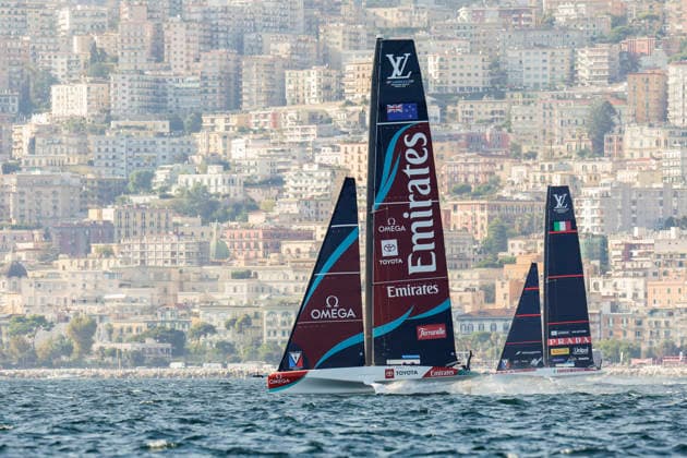 THE LOUIS VUITTON 38TH AMERICA™S CUP PRELIMINARY REGATTA, NAPLES Luna Rossa team and Emirates team New Zealand competes on the Mach race for the 38th Louis Vuitton America™s Cup in the Gulf of Naples, Campania, Italy, on September 27, 2026. The Naples preliminary regatta gives the competing teams their first opportunity to test their AC40 one-design yachts ahead of the 38th America™s Cup, which will be held in Naples in 2027. _BPH8516 Copyright: xAntonioxBalascox