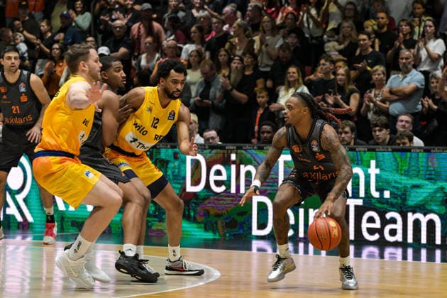 easyCredit Basketball Bundesliga, 3. Spieltag, Niners Chemnitz - Phoenix Hagen 27.09,2026 ab 16.30 Uhr Chemnitz, Chemnitz Arena Im Foto: 12 Tyler Polley, 24 Cobe Williams easyCredit Basketball Bundesliga, 3. Spieltag, Niners Chemnitz - Phoenix Hagen Chemnitz Sachsen Deutschland Copyright: xEHLxMedia MichelxKöhlerx 20262709-Niners-Chemnitz-Phoenix-Hagen_003