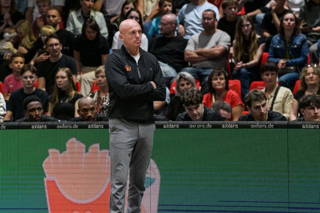 easyCredit Basketball Bundesliga, 3. Spieltag, Niners Chemnitz - Phoenix Hagen 27.09,2026 ab 16.30 Uhr Chemnitz, Chemnitz Arena Im Foto: Head Coach Rodrigo Pastore easyCredit Basketball Bundesliga, 3. Spieltag, Niners Chemnitz - Phoenix Hagen Chemnitz Sachsen Deutschland Copyright: xEHLxMedia MichelxKöhlerx 20262709-Niners-Chemnitz-Phoenix-Hagen_008