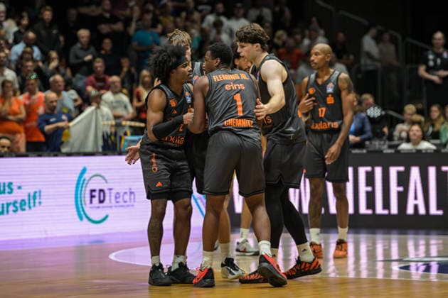 easyCredit Basketball Bundesliga, 3. Spieltag, Niners Chemnitz - Phoenix Hagen 27.09,2026 ab 16.30 Uhr Chemnitz, Chemnitz Arena Im Foto: Niners Chemnitz, 01 Phlandrous Fleming JR, 02 Stefan Smith, 17 Darion Atkins easyCredit Basketball Bundesliga, 3. Spieltag, Niners Chemnitz - Phoenix Hagen Chemnitz Sachsen Deutschland Copyright: xEHLxMedia MichelxKöhlerx 20262709-Niners-Chemnitz-Phoenix-Hagen_022