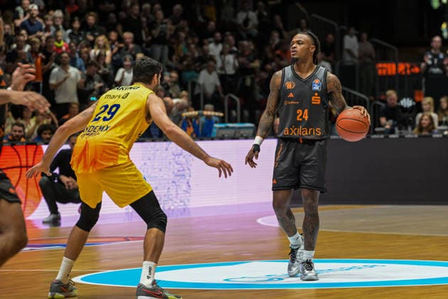 easyCredit Basketball Bundesliga, 3. Spieltag, Niners Chemnitz - Phoenix Hagen 27.09,2026 ab 16.30 Uhr Chemnitz, Chemnitz Arena Im Foto: 29 Patricio Garino, 24 Cobe Williams easyCredit Basketball Bundesliga, 3. Spieltag, Niners Chemnitz - Phoenix Hagen Chemnitz Sachsen Deutschland Copyright: xEHLxMedia MichelxKöhlerx 20262709-Niners-Chemnitz-Phoenix-Hagen_030