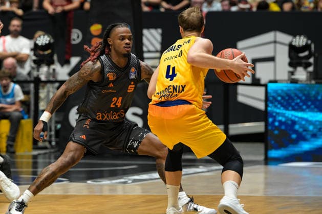 easyCredit Basketball Bundesliga, 3. Spieltag, Niners Chemnitz - Phoenix Hagen 27.09,2026 ab 16.30 Uhr Chemnitz, Chemnitz Arena Im Foto: 24 Cobe Williams, 04 Bjarne Kraushaar easyCredit Basketball Bundesliga, 3. Spieltag, Niners Chemnitz - Phoenix Hagen Chemnitz Sachsen Deutschland Copyright: xEHLxMedia MichelxKöhlerx 20262709-Niners-Chemnitz-Phoenix-Hagen_036