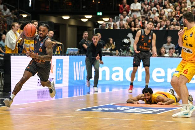 easyCredit Basketball Bundesliga, 3. Spieltag, Niners Chemnitz - Phoenix Hagen 27.09,2026 ab 16.30 Uhr Chemnitz, Chemnitz Arena Im Foto: 24 Cobe Williams easyCredit Basketball Bundesliga, 3. Spieltag, Niners Chemnitz - Phoenix Hagen Chemnitz Sachsen Deutschland Copyright: xEHLxMedia MichelxKöhlerx 20262709-Niners-Chemnitz-Phoenix-Hagen_041