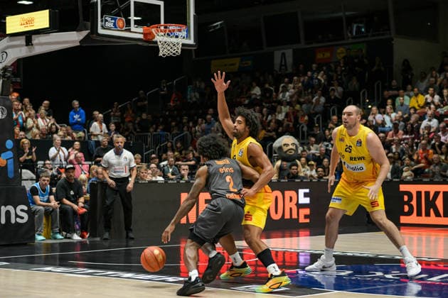 easyCredit Basketball Bundesliga, 3. Spieltag, Niners Chemnitz - Phoenix Hagen 27.09,2026 ab 16.30 Uhr Chemnitz, Chemnitz Arena Im Foto: 02 Stefan Smith, 33 Trenton Gibson easyCredit Basketball Bundesliga, 3. Spieltag, Niners Chemnitz - Phoenix Hagen Chemnitz Sachsen Deutschland Copyright: xEHLxMedia MichelxKöhlerx 20262709-Niners-Chemnitz-Phoenix-Hagen_053