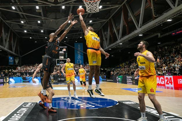 easyCredit Basketball Bundesliga, 3. Spieltag, Niners Chemnitz - Phoenix Hagen 27.09,2026 ab 16.30 Uhr Chemnitz, Chemnitz Arena Im Foto: 17 Darion Atkins, 33 Trenton Gibson easyCredit Basketball Bundesliga, 3. Spieltag, Niners Chemnitz - Phoenix Hagen Chemnitz Sachsen Deutschland Copyright: xEHLxMedia MichelxKöhlerx 20262709-Niners-Chemnitz-Phoenix-Hagen_083