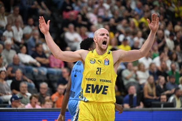 27.09.2026, GER, Basketball, Bundesliga 3.Spieltag, Saison 2026 2027, Oldenburg, EWE Arena, EWE Baskets Oldenburg vs Veolia Towers Hamburg Auf gehts Seth HINRICHS ( EWE Baskets Oldenburg 21 ) Oldenburg EWE Arena Niedersachsen Deutschland Copyright: xnordphotoxGmbHx xRojahnx