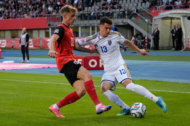 SOCCER - NL, AUT vs KOS VIENNA,AUSTRIA,27.SEP.26 - SOCCER - UEFA Nations League, OEFB international match, Länderspiel, Nationalmannschaft Austria vs Kosovo. Image shows Nikolas Veratschnig (AUT) and Dion Gallapeni (KOS).  GEPAxpictures xKevinxKada