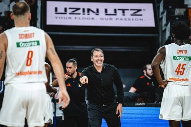 Neu Ulm, Deutschland, 27.09.26: Head Coach Ty Harrelson (ratiopharm ulm) gestikuliert, gestik waehrend des Basketball Bundesliga Spiels zwischen ratiopharm ulm vs Fitness first Wuerzburg Baskets in der ratiopharm Arena am 27. September 2026 in Neu Ulm, Deutschland. (Foto von Harry Langer DeFodi Images) ratiopharm Arena, Germany, 27.09.26: Head Coach Ty Harrelson (ratiopharm ulm) gestures during the Basketball Bundesliga match between ratiopharm ulm vs Fitness first Wuerzburg Baskets at Neu Ulm on September 27, 2026 in ratiopharm Arena, Germany. (Photo by Harry Langer DeFodi Images) (Photo by Harry Langer DeFodi Images) -