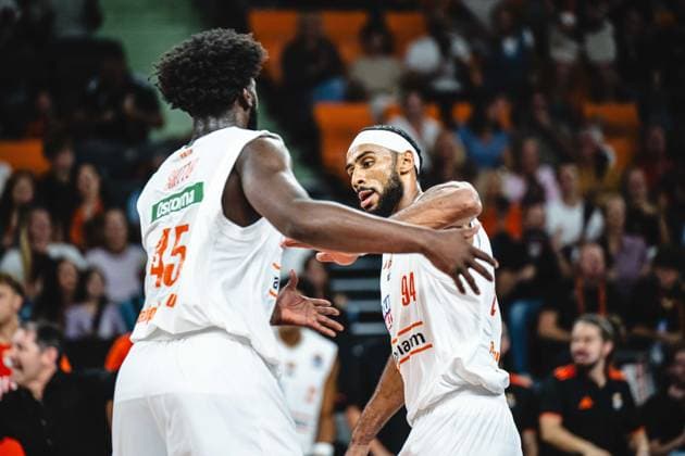 Neu Ulm, Deutschland, 27.09.26: Oluwasimisola Shittu (ratiopharm ulm) und Armel Traore (ratiopharm ulm) gestikuliert, gestik waehrend des Basketball Bundesliga Spiels zwischen ratiopharm ulm vs Fitness first Wuerzburg Baskets in der ratiopharm Arena am 27. September 2026 in Neu Ulm, Deutschland. (Foto von Harry Langer DeFodi Images) ratiopharm Arena, Germany, 27.09.26: Oluwasimisola Shittu (ratiopharm ulm) und Armel Traore (ratiopharm ulm) gestures during the Basketball Bundesliga match between ratiopharm ulm vs Fitness first Wuerzburg Baskets at Neu Ulm on September 27, 2026 in ratiopharm Arena, Germany. (Photo by Harry Langer DeFodi Images) (Photo by Harry Langer DeFodi Images) -