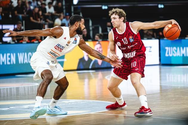 Neu Ulm, Deutschland, 27.09.26: Marvin Heckel (ratiopharm ulm) und Calvin Wishart (Fitness first Wuerzburg Baskets) im Zweikampf waehrend des Basketball Bundesliga Spiels zwischen ratiopharm ulm vs Fitness first Wuerzburg Baskets in der ratiopharm Arena am 27. September 2026 in Neu Ulm, Deutschland. (Foto von Harry Langer DeFodi Images) ratiopharm Arena, Germany, 27.09.26: Marvin Heckel (ratiopharm ulm) und Calvin Wishart (Fitness first Wuerzburg Baskets) +battle for the ball during the Basketball Bundesliga match between ratiopharm ulm vs Fitness first Wuerzburg Baskets at Neu Ulm on September 27, 2026 in ratiopharm Arena, Germany. (Photo by Harry Langer DeFodi Images) (Photo by Harry Langer DeFodi Images) -