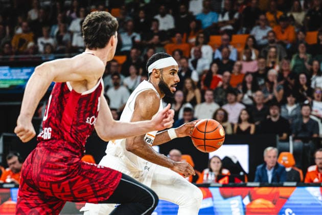 Neu Ulm, Deutschland, 27.09.26: Alen Pjanic und Armel Traore (ratiopharm ulm) im Zweikampf waehrend des Basketball Bundesliga Spiels zwischen ratiopharm ulm vs Fitness first Wuerzburg Baskets in der ratiopharm Arena am 27. September 2026 in Neu Ulm, Deutschland. (Foto von Harry Langer DeFodi Images) ratiopharm Arena, Germany, 27.09.26: Alen Pjanic und Armel Traore (ratiopharm ulm) battle for the ball during the Basketball Bundesliga match between ratiopharm ulm vs Fitness first Wuerzburg Baskets at Neu Ulm on September 27, 2026 in ratiopharm Arena, Germany. (Photo by Harry Langer DeFodi Images) (Photo by Harry Langer DeFodi Images) -