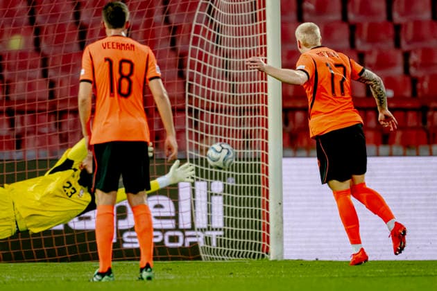 BELGRADO - Nederland forward Mexx Meerdink scores to make it 1-0 during the UEFA Nations League match between Servie and Nederland at Rajko Mitic Stadion on 27 September 2026 in Belgrado, Servie. (Photo by DeFodi Images) -