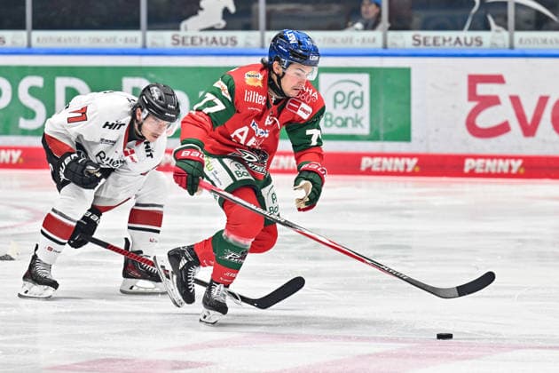 Penny DEL; Augsburger Panther - Kölner Haie, 27.09.2026 AUGSBURG, GERMANY; 27. SEPTEMBER: im Duell Daniel FISCHBUCH (Kölner Haie 71) und Luke TOPOROWSKI (Augsburger Panther 77) während dem Match der Penny DEL zwischen den Augsburger Panthern und den Kölner Haien am 4. Spieltag im Curt Frenzel Stadion Copyright: xBEAUTIFULxSPORTS Goldbergx