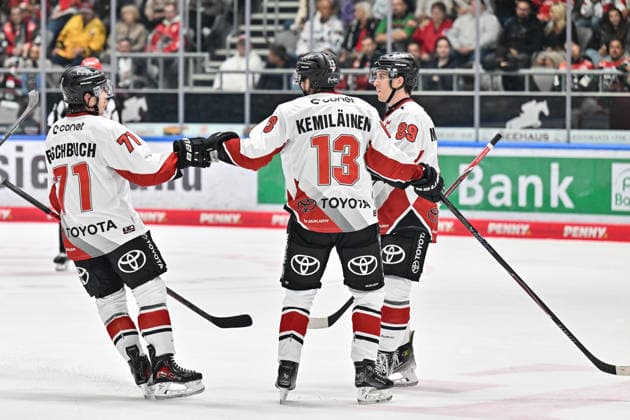Penny DEL; Augsburger Panther - Kölner Haie, 27.09.2026 AUGSBURG, GERMANY; 27. SEPTEMBER: Jubel der Gäste nach dem Treffer zum 1-3 durch Valtteri KEMILÄINEN (Kölner Haie 13) während dem Match der Penny DEL zwischen den Augsburger Panthern und den Kölner Haien am 4. Spieltag im Curt Frenzel Stadion Copyright: xBEAUTIFULxSPORTS Goldbergx