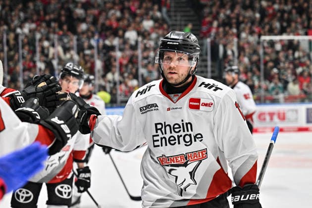 Penny DEL; Augsburger Panther - Kölner Haie, 27.09.2026 AUGSBURG, GERMANY; 27. SEPTEMBER: Jubel der Gäste nach dem Treffer zum 1-3 durch Valtteri KEMILÄINEN (Kölner Haie 13) während dem Match der Penny DEL zwischen den Augsburger Panthern und den Kölner Haien am 4. Spieltag im Curt Frenzel Stadion Copyright: xBEAUTIFULxSPORTS Goldbergx