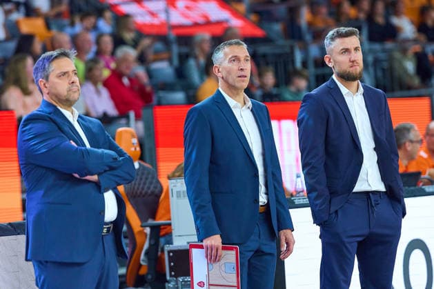 Trainerteam Sasa Filipovski (Wuerzburg Baskets, Cheftrainer), Dejan Mihevc (Wuerzburg Baskets, Co-Trainer), Marcin Witt (Wuerzburg Baskets, Co-Trainer) GER, Ratiopharm Ulm vs. Wuerzburg Baskets, Basketball, 1. Bundesliga, 3. Spieltag, Spielzeit 2026 2027, 27.09.2026 GER, Ratiopharm Ulm vs. Wuerzburg Baskets, Basketball, 1. Bundesliga, 3. Spieltag, Spielzeit 2026 2027, 27.09.2026 Neu-Ulm Copyright: xEibner-Pressefoto GeraldxOelze-dexStoppanyx EP_ODS
