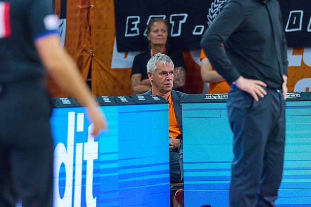 Thomas Stoll (ratiopharm ulm, Geschaeftsfuehrer) an seinem gewohnten Platz GER, Ratiopharm Ulm vs. Wuerzburg Baskets, Basketball, 1. Bundesliga, 3. Spieltag, Spielzeit 2026 2027, 27.09.2026 GER, Ratiopharm Ulm vs. Wuerzburg Baskets, Basketball, 1. Bundesliga, 3. Spieltag, Spielzeit 2026 2027, 27.09.2026 Neu-Ulm Copyright: xEibner-Pressefoto GeraldxOelze-dexStoppanyx EP_ODS