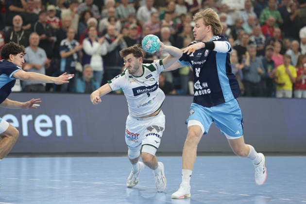 Handball I Herren I Saison 2026 2027 I Bundesliga I 6. Spieltag I Handball Club Hamburg - HSG Wetzlar I 27.09.2026 Niklas Theiß (9, HSG Wetzlar) Martin Hovde (81, Handball Club Hamburg) Hamburg Alsterdorfer Sporthalle Hamburg Deutschland Copyright: xLobeca RalfxHomburgx