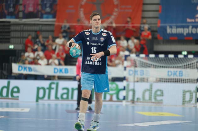 Handball 1. Opel Bundesliga 2026 2027 - Handball Club Hamburg (HCH) vs. HSG Wetzlar Dominik Axmann (Hamburg) mit Ball, Freisteller . Sporthalle Hamburg Hamburg Foto: Frank Schoof