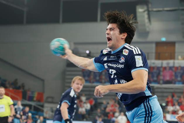 Handball 1. Opel Bundesliga 2026 2027 - Handball Club Hamburg (HCH) vs. HSG Wetzlar Kaj Geenen (Hamburg) wirft aufs Tor . Sporthalle Hamburg Hamburg Foto: Frank Schoof