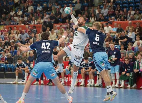 Foto : Torwurf von .... Nikolaj LAESO (Wetzlar) gegen Oliver NORLYK ( Hamburg ) Handball Herren 1. Bundesliga 6. Spieltag am So. 27.09.2026 HCH Hamburg - HSG Wetzlar