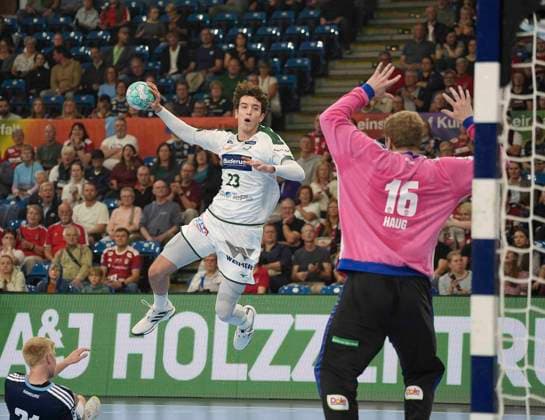 Foto : Torwurf von .... Marti SOLER (Wetzlar) gegen Torhüter Robin HAUG ( Hamburg ) Handball Herren 1. Bundesliga 6. Spieltag am So. 27.09.2026 HCH Hamburg - HSG Wetzlar