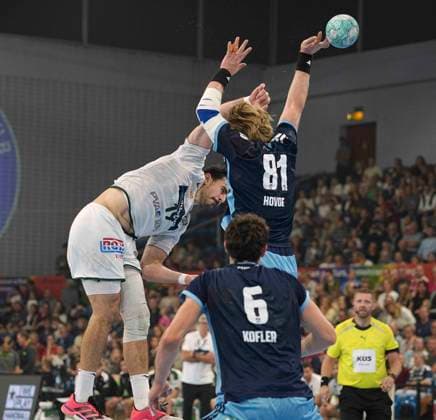 Foto : Doruk PEHLIVAN (Wetzlar) wirft gegen Martin HOVDE ( Hamburg ) Handball Herren 1. Bundesliga 6. Spieltag am So. 27.09.2026 HCH Hamburg - HSG Wetzlar