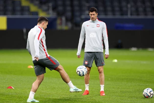 SZTOKHOLM 27.09.2026 TRENING REPREZENTACJI POLSKI --- POLISH FOOTBALL national team, Nationalteam TRAINING SESSION IN STOCKHOLM BARTOSZ SLISZ ROBERT LEWANDOWSKI FOT. PIOTR KUCZA FOTOPYK NEWSPIX.PL --- newspix.pl 