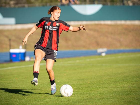 DFB-Pokal: FC Viktoria Berlin vs. Bayer 04 Leverkusen; Berlin, 27.09.2026 DFB-Pokal Frauen: Estrella MERINO GONZALEZ (Bayer 04 Leverkusen 10) während dem Spiel FC Viktoria Berlin vs. Bayer 04 Leverkusen im Stadion Lichterfelde am September 27, 2026 in Berlin, Deutschland. Copyright: xBEAUTIFULxSPORTS Kuehnx