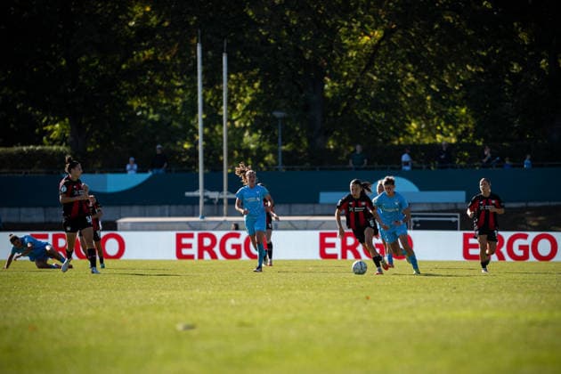 DFB-Pokal: FC Viktoria Berlin vs. Bayer 04 Leverkusen; Berlin, 27.09.2026 DFB-Pokal Frauen: am Ball Loreen BENDER (Bayer 04 Leverkusen 19) während dem Spiel FC Viktoria Berlin vs. Bayer 04 Leverkusen im Stadion Lichterfelde am September 27, 2026 in Berlin, Deutschland. Copyright: xBEAUTIFULxSPORTS Kuehnx