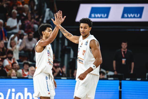 Neu Ulm, Deutschland, 27.09.26: Ibi Watson (ratiopharm ulm) und Michael Rataj (ratiopharm ulm) gestikuliert, gestik waehrend des Basketball Bundesliga Spiels zwischen ratiopharm ulm vs Fitness first Wuerzburg Baskets in der ratiopharm Arena am 27. September 2026 in Neu Ulm, Deutschland. (Foto von Harry Langer DeFodi Images) ratiopharm Arena, Germany, 27.09.26: Ibi Watson (ratiopharm ulm) und Michael Rataj (ratiopharm ulm) gestures during the Basketball Bundesliga match between ratiopharm ulm vs Fitness first Wuerzburg Baskets at Neu Ulm on September 27, 2026 in ratiopharm Arena, Germany. (Photo by Harry Langer DeFodi Images) (Photo by Harry Langer DeFodi Images) -