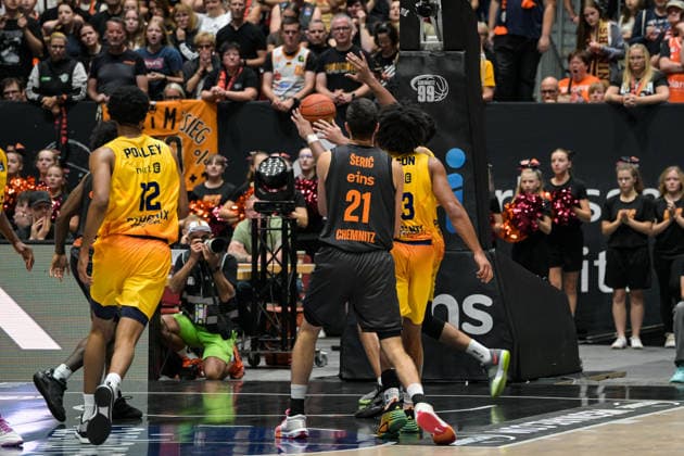 easyCredit Basketball Bundesliga, 3. Spieltag, Niners Chemnitz - Phoenix Hagen 27.09,2026 ab 16.30 Uhr Chemnitz, Chemnitz Arena Im Foto: 12 Tyler Polley, 21 Mateo Seric,33 Trenton Gibson,25 Ben Burnham easyCredit Basketball Bundesliga, 3. Spieltag, Niners Chemnitz - Phoenix Hagen Chemnitz Sachsen Deutschland Copyright: xEHLxMedia MichelxKöhlerx 20262709-Niners-Chemnitz-Phoenix-Hagen_110