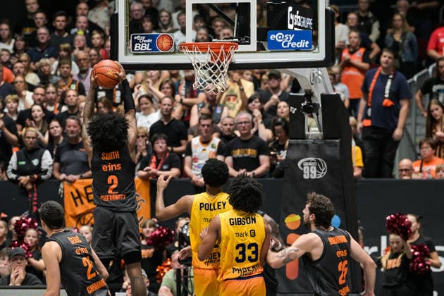 easyCredit Basketball Bundesliga, 3. Spieltag, Niners Chemnitz - Phoenix Hagen 27.09,2026 ab 16.30 Uhr Chemnitz, Chemnitz Arena Im Foto: 02 Stefan Smith, 33 Trenton Gibson, 25 Ben Burnham, 12 Tyler Polley easyCredit Basketball Bundesliga, 3. Spieltag, Niners Chemnitz - Phoenix Hagen Chemnitz Sachsen Deutschland Copyright: xEHLxMedia MichelxKöhlerx 20262709-Niners-Chemnitz-Phoenix-Hagen_111